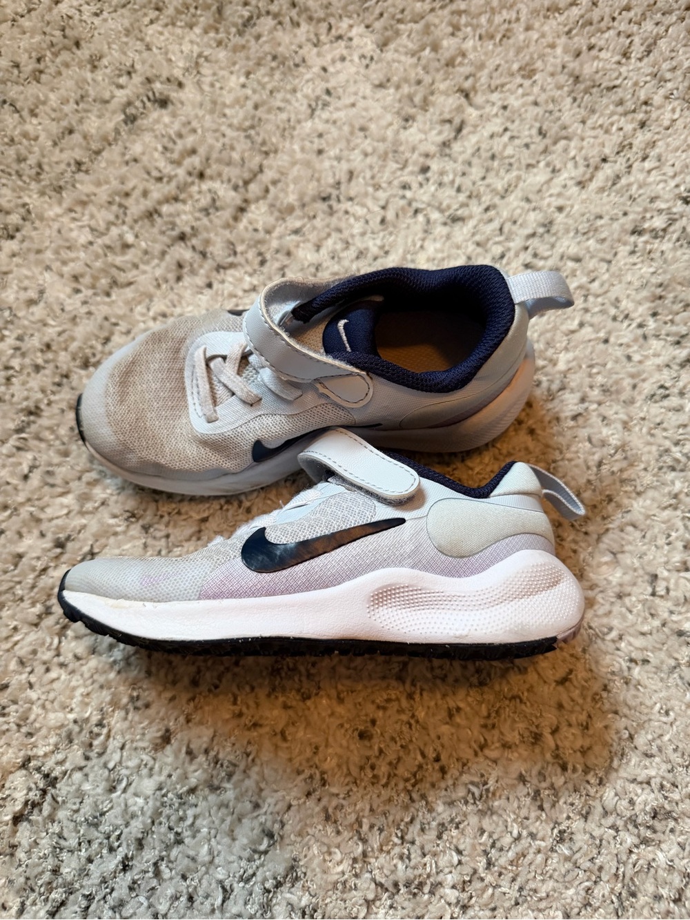 Nike Revolution 7 Sneaker - Kids Euc size 9 gray blue purple